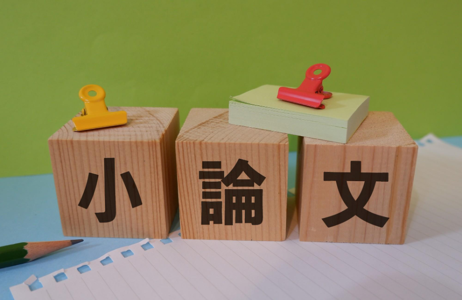 看護学校の小論文|テーマ例や書き方・コツを解説